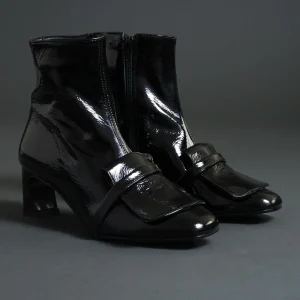 Boots^Conflict For Interest Paola Black