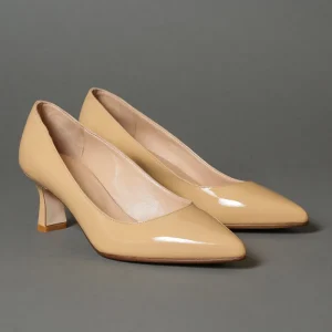 Heels^Conflict For Interest Salina 702 Camel