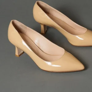 Heels^Conflict For Interest Salina 702 Camel