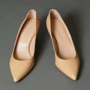 Heels^Conflict For Interest Salina 702 Camel