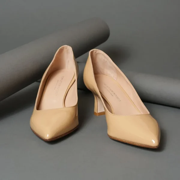 Heels^Conflict For Interest Salina 702 Camel