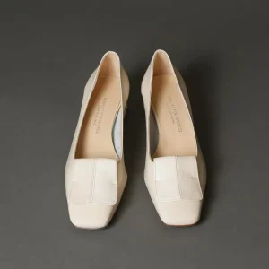 Flats^Conflict For Interest Iris Off White